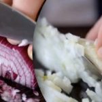 Ako prestať plakať nad cibuľou - ako krájať cibuľu bez plaču Ako prestať plakať nad cibuľou – ako krájať cibuľu bez